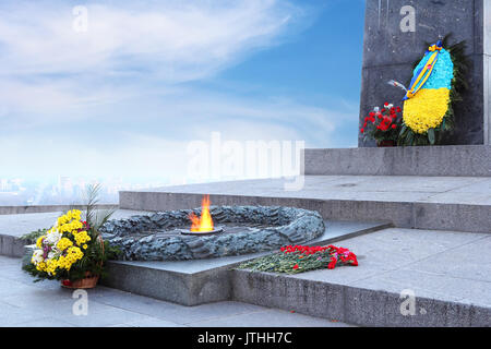 Das Monument der ewigen Herrlichkeit am Grab des Unbekannten Soldaten in Kiew, Ukraine Stockfoto