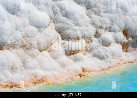 Mineralische Oberfläche in Pamukkale, Türkei Stockfoto