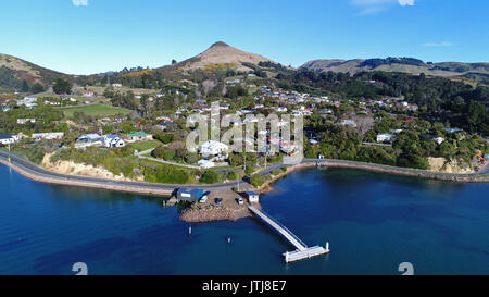 Portobello, Otago Peninsula und Otago Harbour, und Hafen Kegel, Dunedin, Südinsel, Neuseeland - drone Antenne Stockfoto