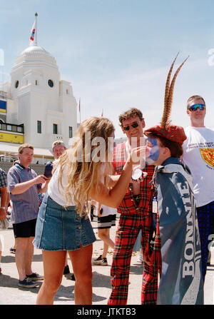 Äußere des alten Wembley Stadion, Twin Towers. England hosted UEFA EURO 96 Meisterschaft. Schottland V England gespielt 15. Juni 1996 Stockfoto