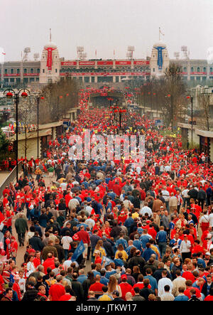 Seltene Stockfotos des alten Wembley-Stadions (Twin Towers). Middlesbrough gegen Chelsea, Coca-Cola-Cup-Finale 1998. Stockfoto