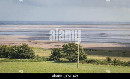 Blick auf den Solway Firth in Cumbria. Foto an der Drumburn Aussichtspunkt auf der A710 Solway Coast Heritage Trail genommen. Stockfoto