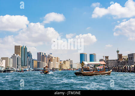 Blick auf den Dubai Creek an einem schönen Tag, Deira, Dubai, Vereinigte Arabische Emirate Stockfoto