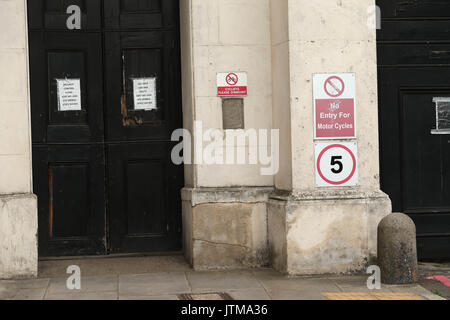 Royal Mint Court ist ein Gebäude aus dem 19. Jahrhundert, die sich auf wenig Tower Hill in London, England, die als Heimat der Royal Mint serviert. Stockfoto