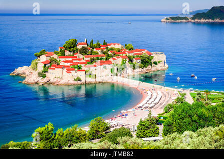 Sveti Stefan, Montenegro. Blick mit fantastischen kleinen Insel, in der Nähe von Budva, Adria Küste. Stockfoto