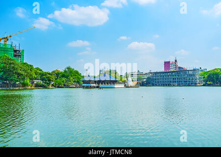 Die Aussicht von Beira See auf Seema Malaka Tempel, durch moderne Viertel, Colombo, Sri Lanka umgeben. Stockfoto