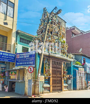 COLOMBO, Sri Lanka - Dezember 7, 2016: Sri Karuppanna Swamy Hindu Tempel mit dem alten Turm Gopuram Pettah im historischen Viertel der Stadt, auf Decemb Stockfoto