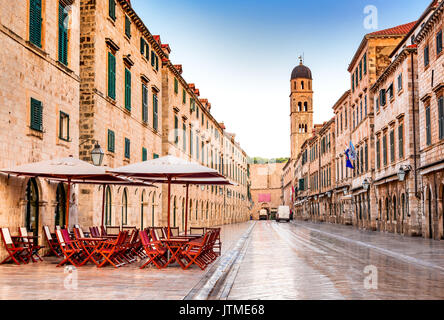 Dubrovnik, Kroatien.  Dubrovnik Altstadt Stadt Straßenansicht (mittelalterliche Ragusa) im Stradum Bereich. Stockfoto