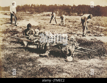 Schlacht von Cold Harbor, Virginia, 31. Mai-12. Juni 1864. Foto berechtigt, eine Beerdigung, Party, kalten Harbot, Va. Von Alexander Gardner's Fotografische Skizze Buch Der Krieg Vol. II. Stockfoto