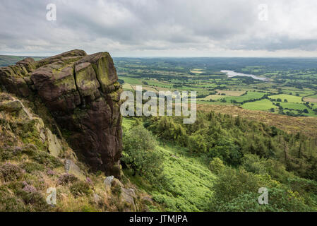 Blick von der Kakerlaken, Staffordshire. Eine dramatische Lage am Rande des Peak District National Park. Stockfoto