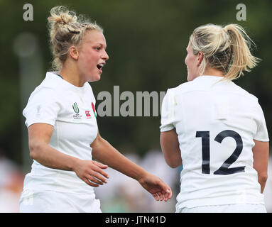 England's Kay Wilson (links) nach dem Scoring vierten versuchen, ihre Seite während der Frauen 2017 Rugby World Cup, Pool B Gleiches an der UCD Bowl, Dublin. Stockfoto