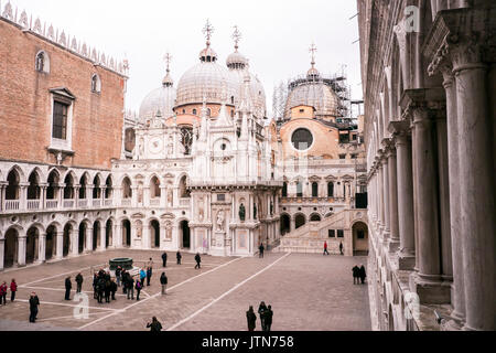 Innenhof und der Piazza des Dogenpalastes, Venedig, Italien Stockfoto