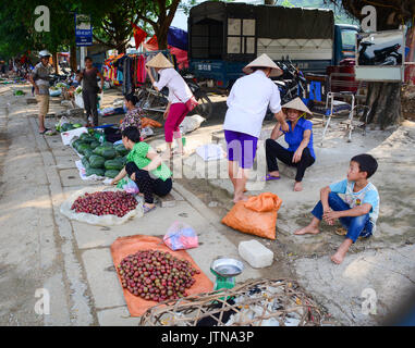 Mai Chau, Vietnam - 25. Mai 2016. Anbieter im ländlichen Markt im Mai Chau, Vietnam. Mai Chau ist ein Landkreis Hoa Binh Provinz im Nordwesten Stockfoto