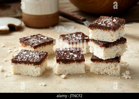 Keine backen Coconut bars Stockfoto