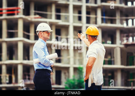 Architekt und Erbauer der Diskussion auf der Baustelle Stockfoto