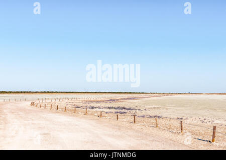 Der Blick vom Aussichtspunkt auf der Etosha-pfanne im Norden Namibias Stockfoto