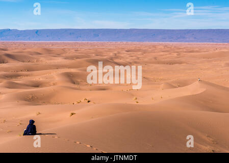 Allein in der großen Sahara Stockfoto