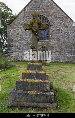 Kunstvolle grabstein an der St. Oswald's Kirche, Heavenfield, Northumberland, Großbritannien Stockfoto