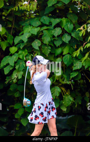 Junge Frau, Golf, Bali, Indonesien Stockfoto