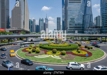 Die mingzhu Kreisverkehr im Herzen des Finanzviertels in Pudong, Shanghai, China. Stockfoto