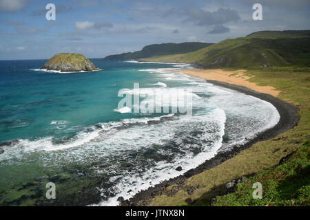 Kristallklare Meer Strand in Fernando de Noronha, Brasilien Stockfoto