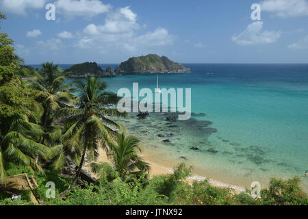 Kristallklare Meer Strand in Fernando de Noronha, Brasilien Stockfoto