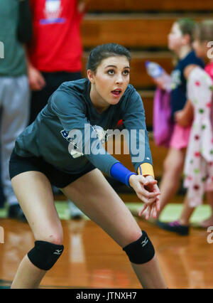 Volleyball Aktion mit Portola vs, Fall River High School in Red Bluff, Kalifornien. Stockfoto