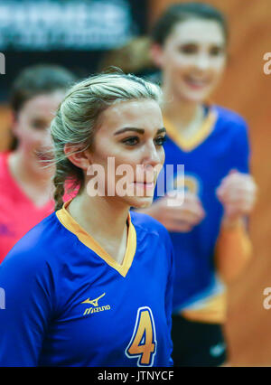 Volleyball Aktion mit Portola vs, Fall River High School in Red Bluff, Kalifornien. Stockfoto