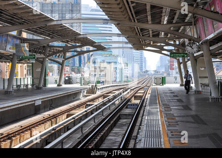 Ein erhöhtes Bahnhof in Bangkok, Thailand. Stockfoto