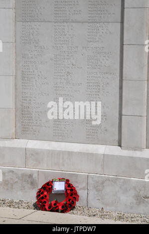 Die ieper Triumphbogen, die menentor, und Mausoleum, ehrt die Vermissten des Ersten Weltkrieges in Flandern, Belgien mit Namen 54,395 Soldaten Stockfoto