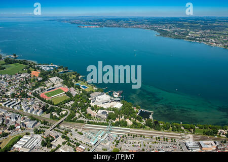 Luftaufnahme des Bodensees mit bregenz Eine Seebühne mit Aussicht Seeufer auf Deutsch Stockfoto