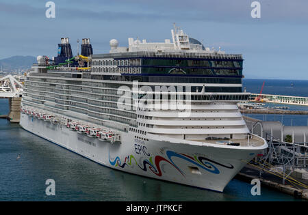 Norwegian Epic Norwegian Cruise Line - Barcelona, Spanien - 07. Mai, 2017: Kreuzfahrtschiff ist bereit für 7 Nächte Mittelmeer reise zu verlassen. Stockfoto