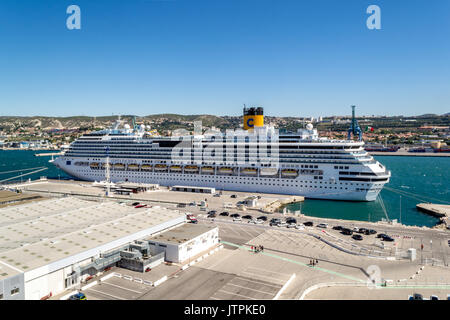 Costa Pacifica, Costa Cruises - Marseille, Frankreich - 08. Mai 2017: Costa Pacifica Kreuzfahrtschiff im Hafen von Marseille angedockt Stockfoto