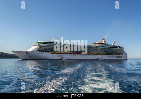 Freiheit der Meere - Villefranche, Frankreich - 09 Mai 2017: Royal Caribbean International Kreuzfahrtschiff, Freiheit der Meere an der Küste von Vi verankert Stockfoto