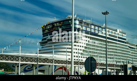 Norwegian Epic Norwegian Cruise Line - Kreuzfahrt Hafen Barcelona, Spanien - 14. Mai 2017: Norwegian Cruise Line Schiff in Barcelona. Stockfoto