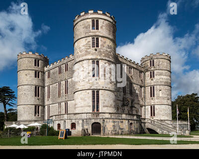 Lulworth Castle Front View im Sonnenschein, Dorset, England, Großbritannien Stockfoto