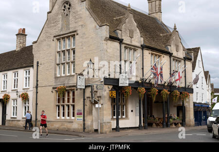 The Snooty Fox Pub und Hotel in Tetbury Stadtzentrum. Tetbury eine populat Reiseziel ist in den Cotswolds Region Gloucestershire UK gelegen Stockfoto