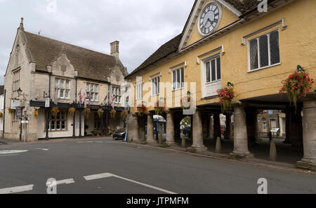 The Snooty Fox Hotel und Market House in Tetbury Stadtzentrum. Tetbury eine populat Reiseziel ist in den Cotswolds region Gloucesters gelegen Stockfoto