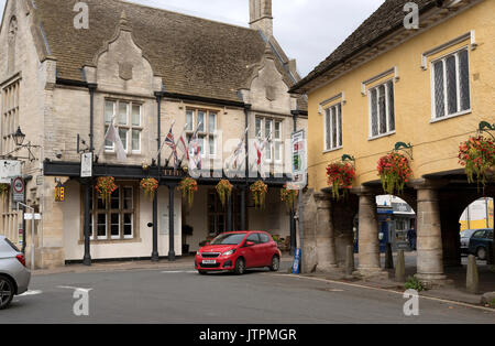 The Snooty Fox Hotel und Market House in Tetbury Stadtzentrum. Tetbury eine populat Reiseziel ist in den Cotswolds region Gloucesters gelegen Stockfoto