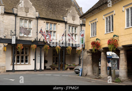 The Snooty Fox Hotel und Market House in Tetbury Stadtzentrum. Tetbury eine populat Reiseziel ist in den Cotswolds region Gloucesters gelegen Stockfoto