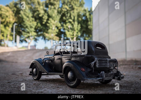 Alte schwarze Auto Marken bevorzugt im Bereich geparkt, Auto zu skalieren, klassische Konzept Stockfoto