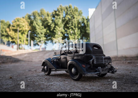 Alte schwarze Auto Marken bevorzugt im Bereich geparkt, Auto zu skalieren, klassische Konzept Stockfoto