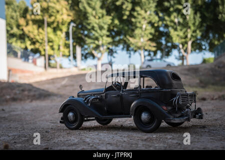 Alte schwarze Auto Marken bevorzugt im Bereich geparkt, Auto zu skalieren, klassische Konzept Stockfoto