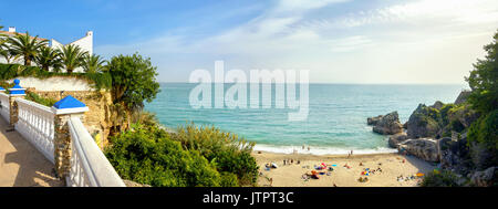 Playa Carabeillo Strand in Nerja. Costa del Sol. Provinz Malaga, Andalusien, Spanien Stockfoto