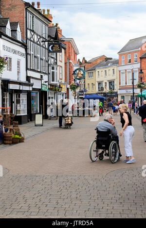 Melton Mowbray Folk Festival und Handwerk Messe mit Ye Olde Pork Pie Shop im Hintergrund Stockfoto