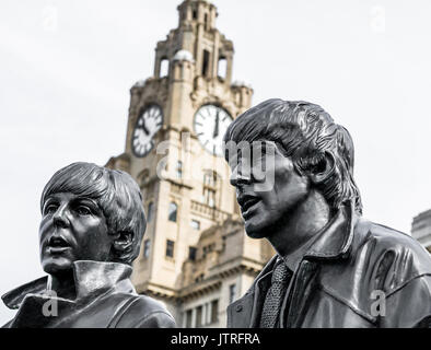 Die Beatles Skulpturen auf Liverpools Wasser vor. Stockfoto