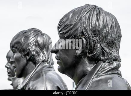 Die Beatles Skulpturen auf Liverpools Wasser vor. Stockfoto