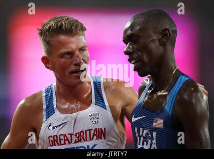 In Großbritannien und den USA Andrew Butchart Paul Chelimo nach 5000 m die Hitze der Männer zwei am Tag sechs der Leichtathletik-WM 2017 auf der Londoner Stadion. Stockfoto