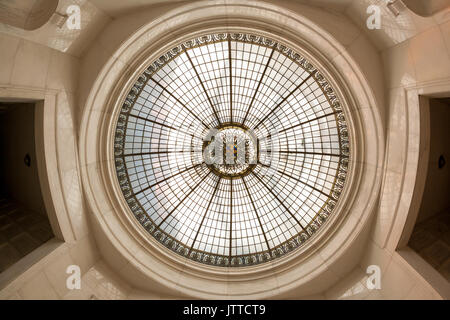 Runde Oberlicht in Rosehill Mausoleum in Chicago, Illinois. Stockfoto