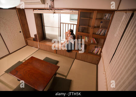 Lifestyle eines japanischen Mädchen zu Hause während der heißesten Tage des Sommers. Stockfoto